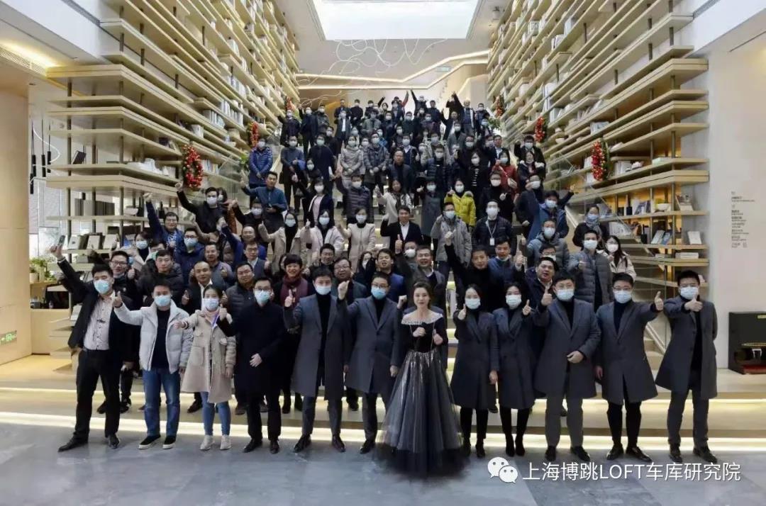韶关全国一百多人在华侨城汉口道6号参观研讨LOFT专利车库技术！